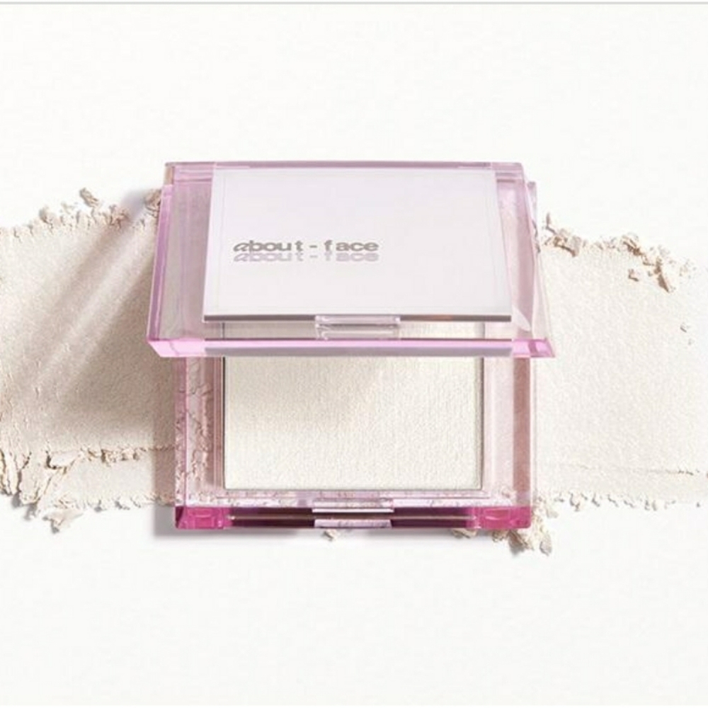 About Face By Halsey Light Lock powder